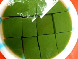 高三男生豆腐上雕出牡丹花（做神仙豆腐的树北方叫什么名字？）