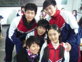 黑龙江少儿频道直播？我们的初二三班什么时间演哪台演？