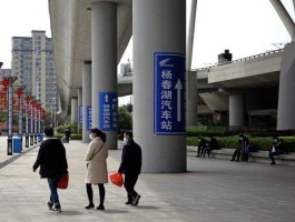 武汉汽车？武汉火车站有汽车吗？