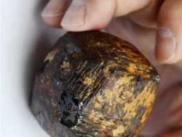 金刚石 金刚石原石表面现象？