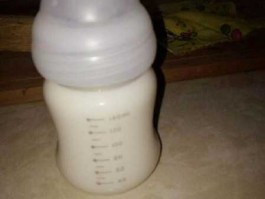 两个上面吃奶吃b，舔和吮的区别？