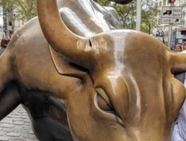 华尔街铜牛被砸，华尔街的牛叫什么名字？