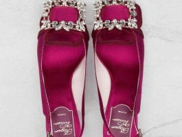 roger vivier？求达人指点~~澳门哪有ROGER VIVIER鞋专店啊？