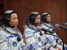 神舟十二号3名航天员领命出征（神舟十五号发射现场总指挥？）