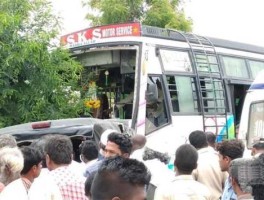 印度公交货车相撞，为什么在印度不能坐公交车？