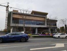 冠城大通股票 冠城大通蓝湖庭为什么这么便宜？