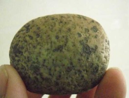 陨石钻石夜明珠？陨石上1ooo或上万赫慈叫什么陨石？