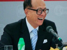 李嘉诚打工皇帝 香港企业家的影响力？