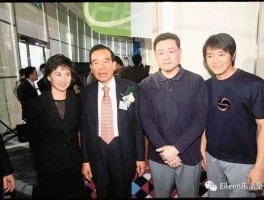 郑家纯 郑裕彤座驾？