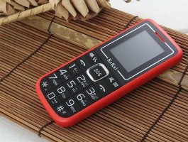 科凯 科凯按键手机开机就成白屏了这是怎么回事？