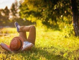 shutout 太阳晒到屁股上，英文怎么表达啊？