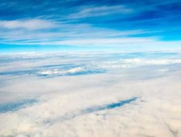 万米电商云 白云离地面多少米？