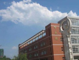 洛阳东方一高？孟津一高占地面积？