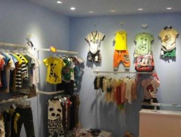 拉菲猫童装工厂店，小猪乔治童装是几线品牌？
