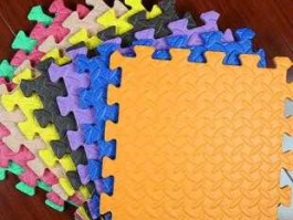 儿童拼图地垫，塑料拼图地垫铺在地上滑怎么办？