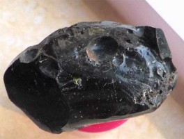 黑色陨石？真品黑色玻璃陨石价格？