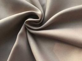 涤纶价格？100%涤纶面料的衣服摸上去质感如何穿着舒服吗一般价格在多少？