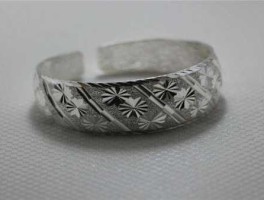 纯银（怎样辨别纯银饰品？）