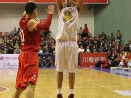 闫鹏飞，山西男篮闫鹏飞身高？