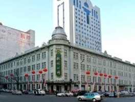 秋林集团（哈尔滨秋林集团股份有限公司和齐齐哈尔伊利乳业有限责任公司企业性质分别是什么？是国有？合资？是什么？）