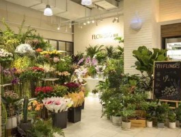鲜花零售（鲜花店属于哪个行业？）