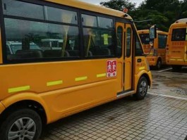 新校车 幼儿园宝宝第一天坐校车文案？