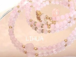 粉水晶手链（肖战的白水晶手链是什么牌子的？）