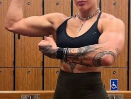 雷亚（wwe雷亚里普斯多高？）