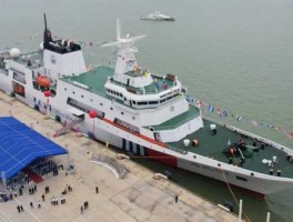 中国万吨级巡逻船，一万吨排水量的船多大？