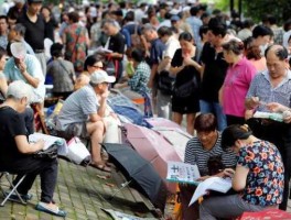 北京摸吧 北京天坛相亲角真实现状？